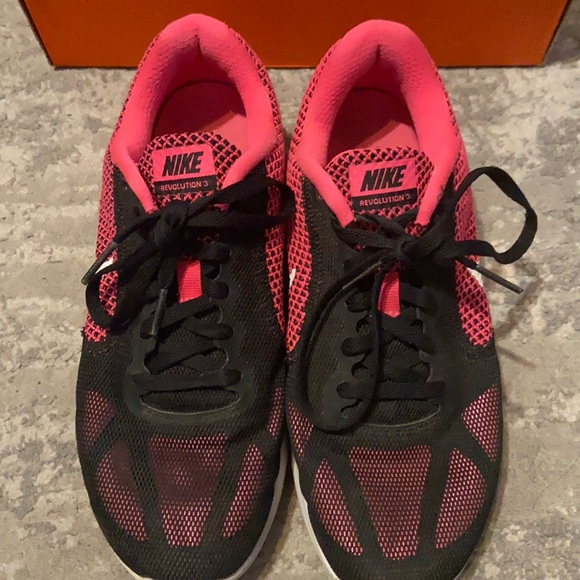 Nike - Picture 1 of 3